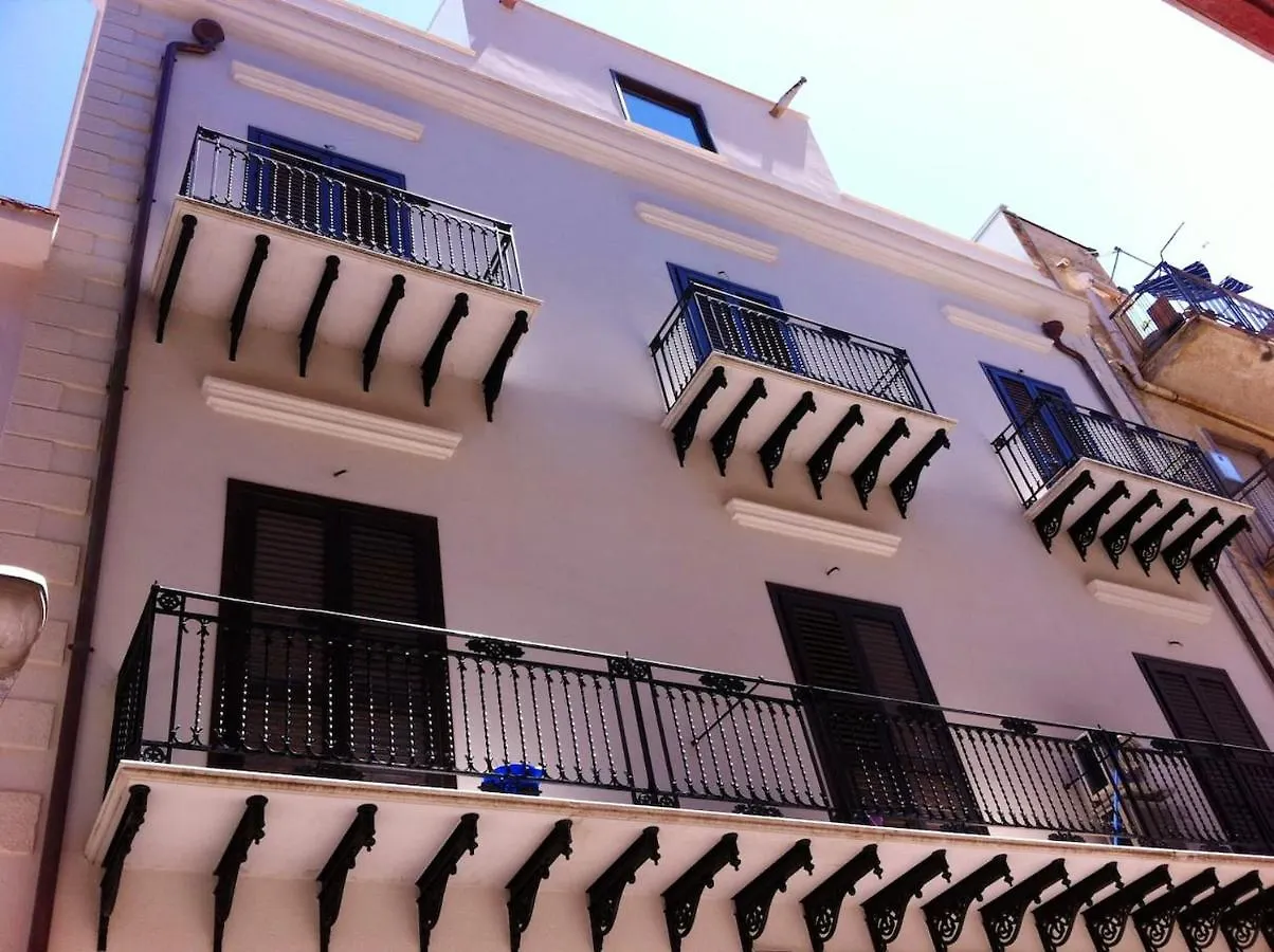 Seaside Retreat: 2-Bedroom Apartment with Wi-Fi in Castellammare del Golfo