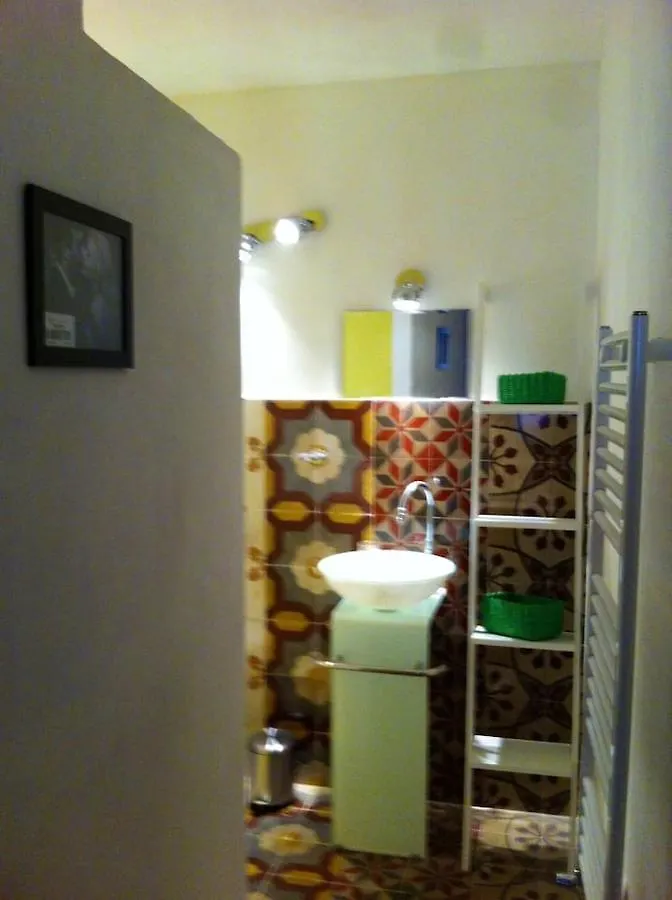 Seaside Retreat: 2-Bedroom Apartment with Wi-Fi in Castellammare del Golfo