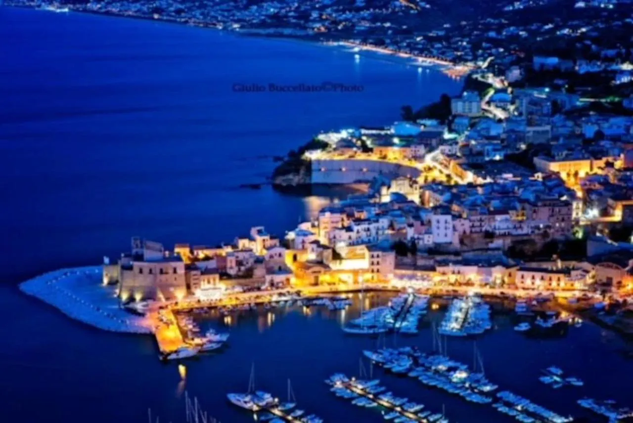 Seaside Retreat: 2-Bedroom Apartment with Wi-Fi in Castellammare del Golfo Italy