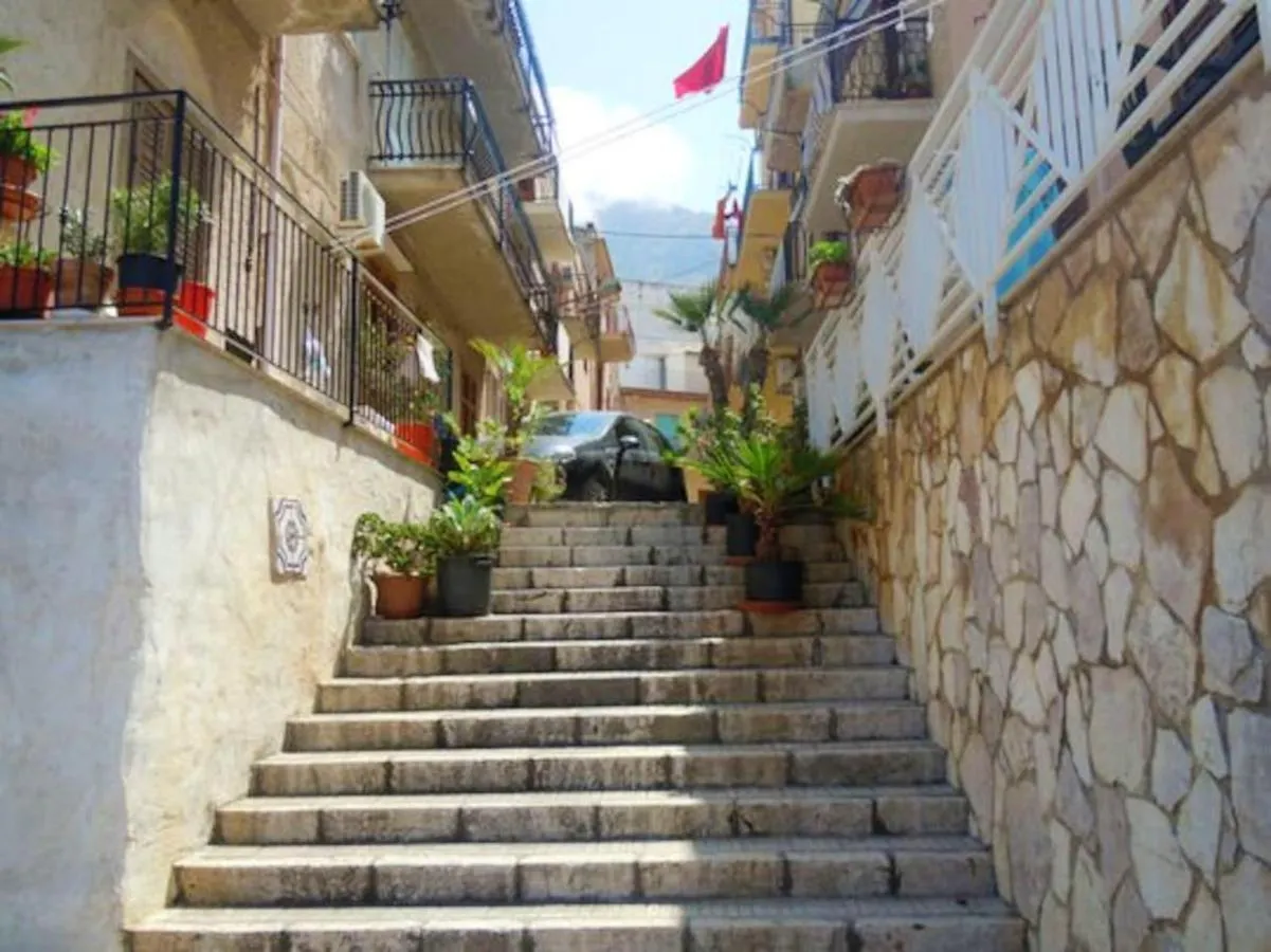 Seaside Retreat: 2-Bedroom Apartment with Wi-Fi in Castellammare del Golfo