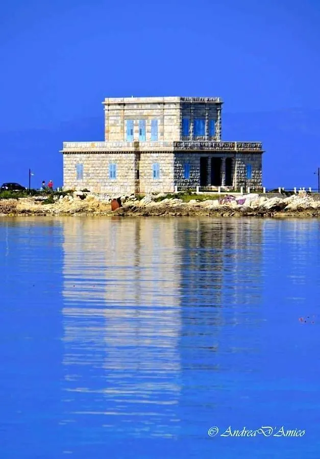 Seaside Retreat: 2-Bedroom Apartment with Wi-Fi in Castellammare del Golfo