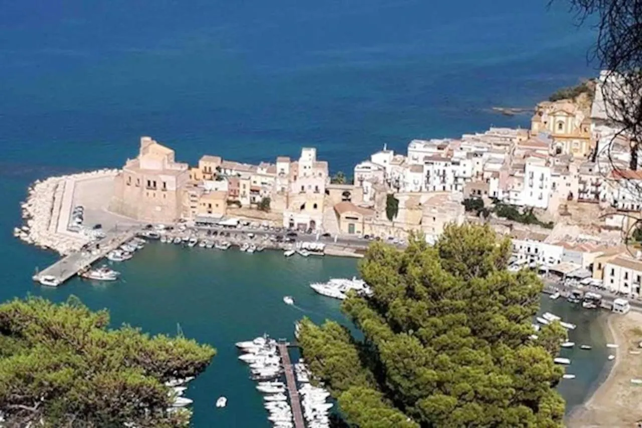 Seaside Retreat: 2-Bedroom Apartment with Wi-Fi in Castellammare del Golfo
