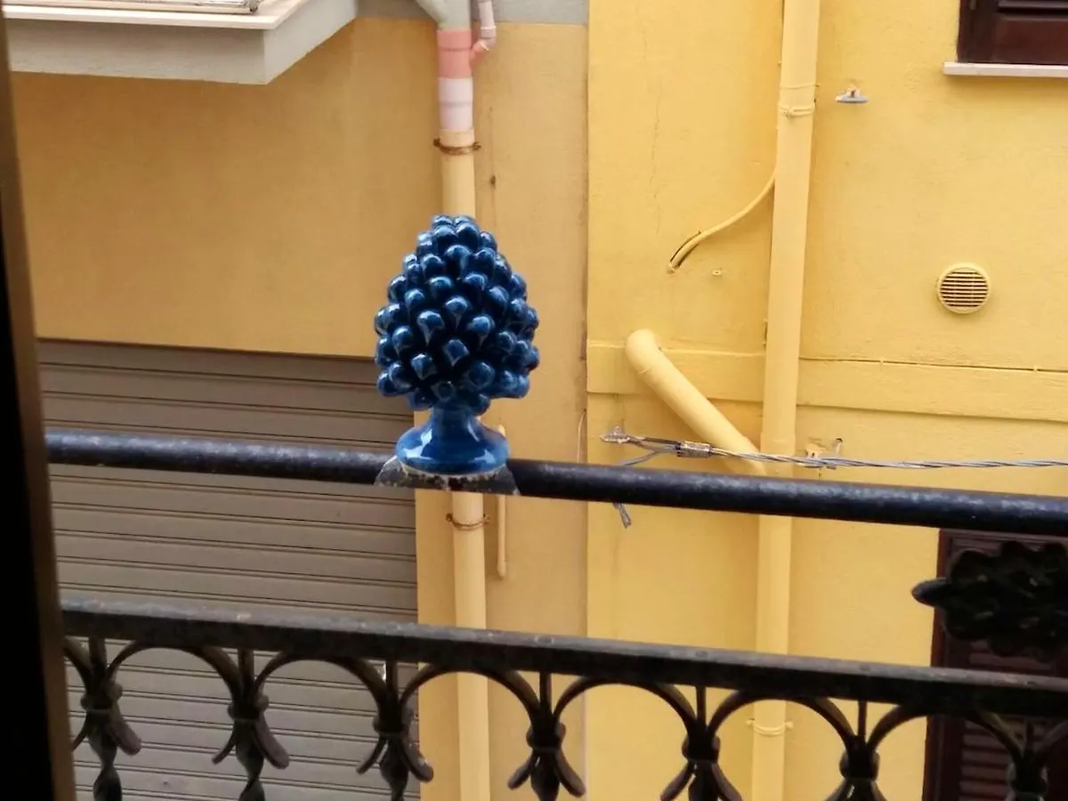 Seaside Retreat: 2-Bedroom Apartment with Wi-Fi in Castellammare del Golfo