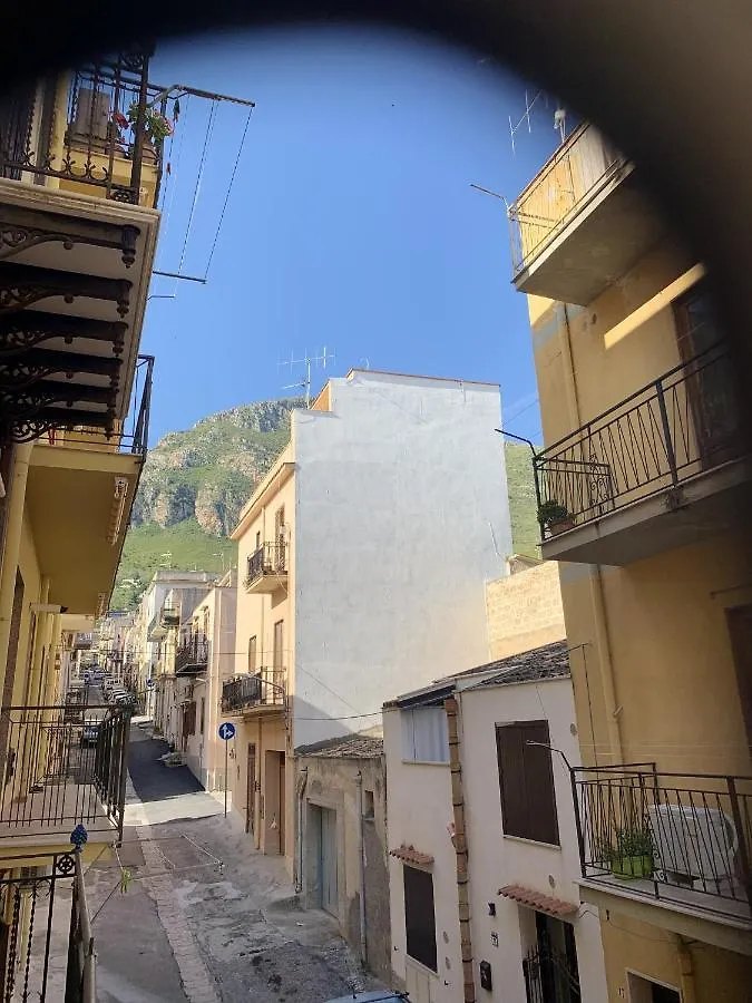 Seaside Retreat: 2-Bedroom Apartment with Wi-Fi in Castellammare del Golfo 0*,